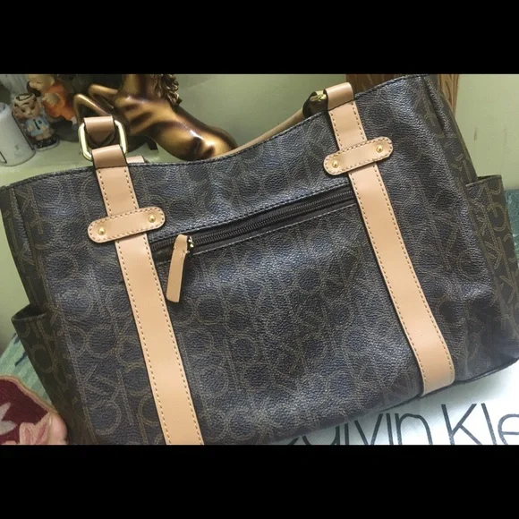 Authentic Calvin Klein coated PVC signature tote bag - Picture 10 of 15